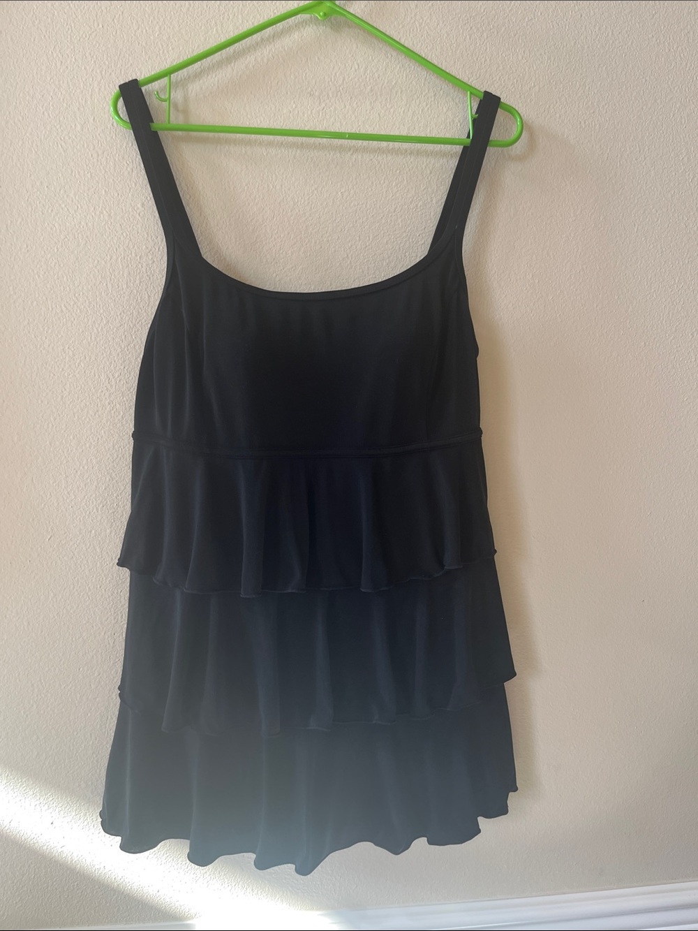 M SWIM SUIT Black Tiered  Ruffle one piece swimming suit Dress style large EUC